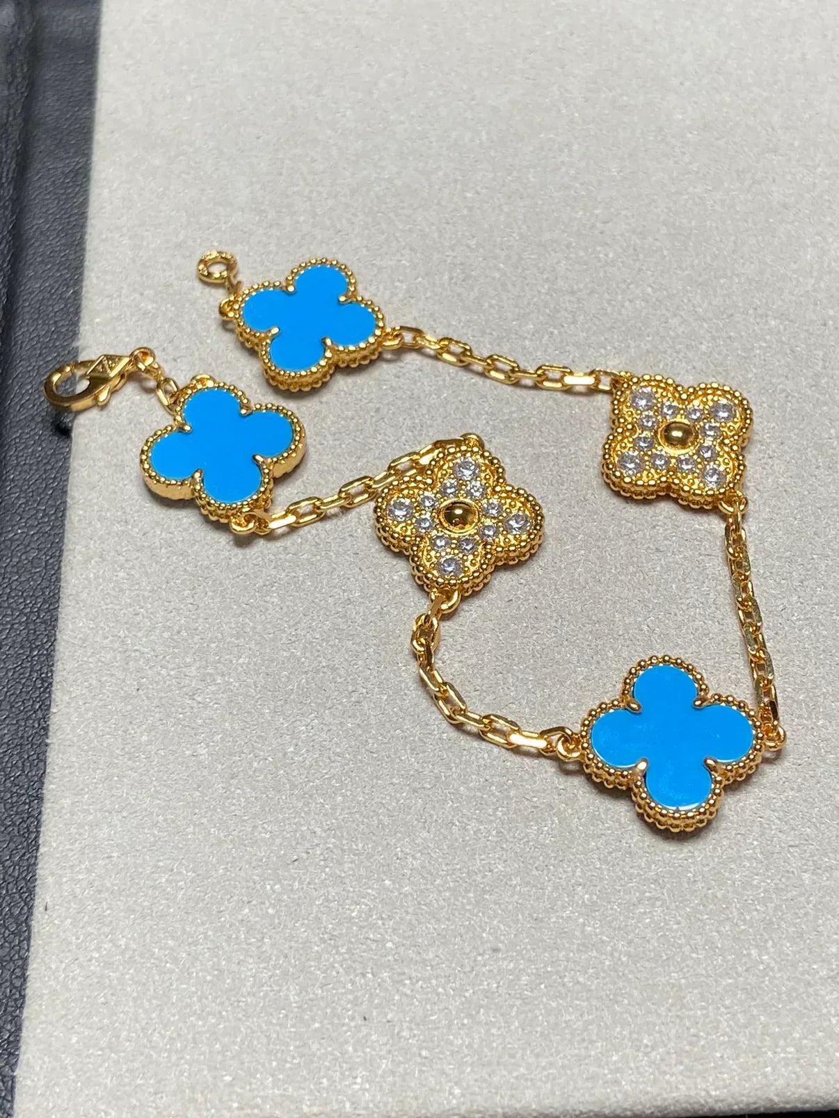 [RAFFINE] CLOVER 5 MOTIF BLUE AGATE BRACELET COLLECTION