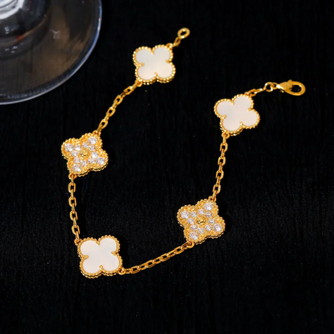 [RAFFINE]CLOVER WHITE PEARL MOP 5 MOTIF BRACELET COLLECTION