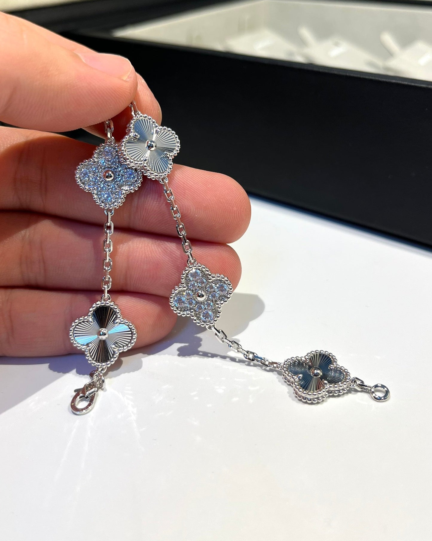 [RAFFINE] CLOVER 5 MOTIF LASER BRACELET COLLECTION