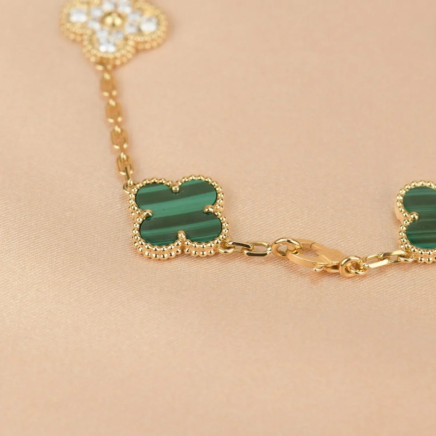 [RAFFINE] CLOVER 5 MOTIF MALACHITE BRACELET COLLECTION