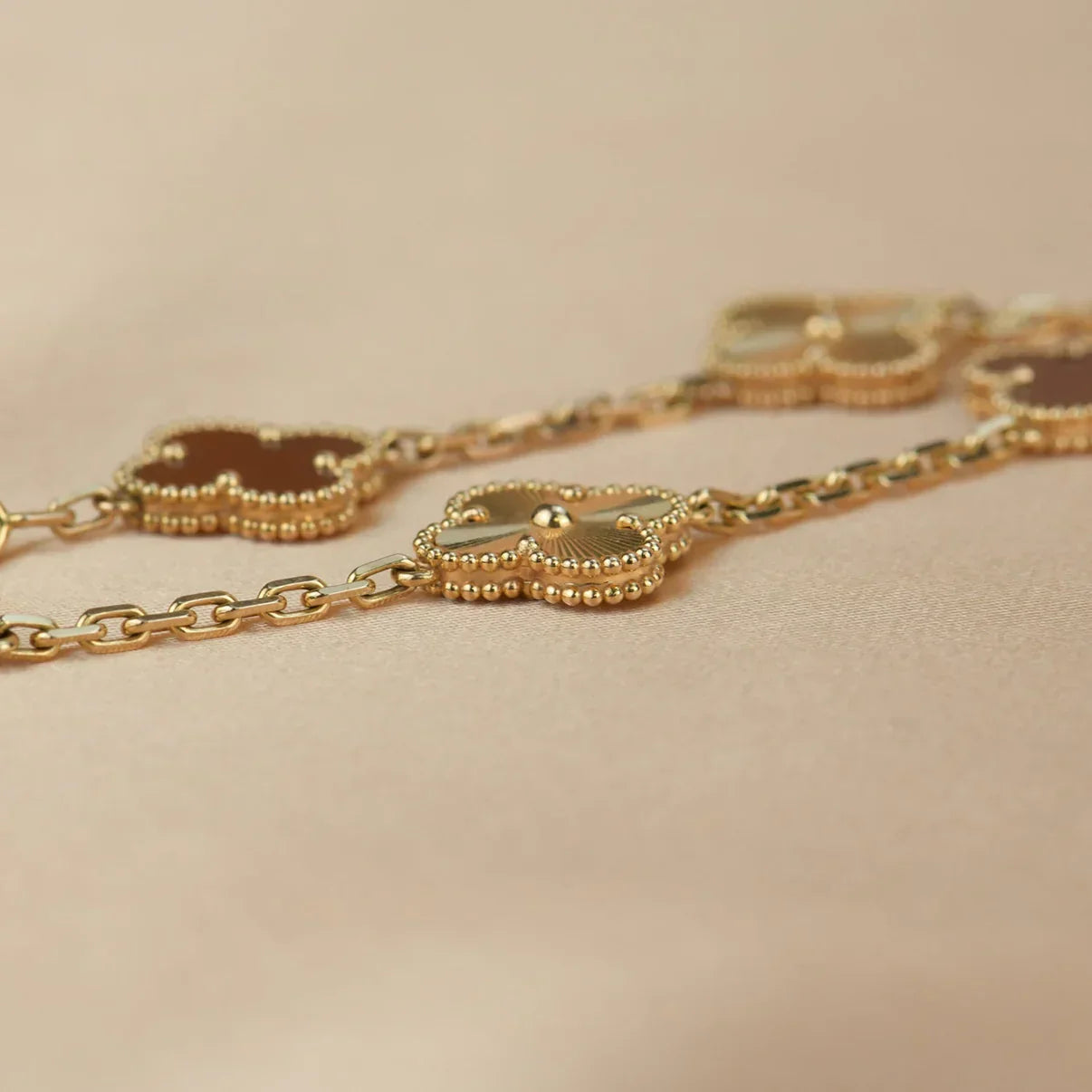 [RAFFINE] CLOVER 5 MOTIF RED CORNELIAN BRACELET COLLECTION