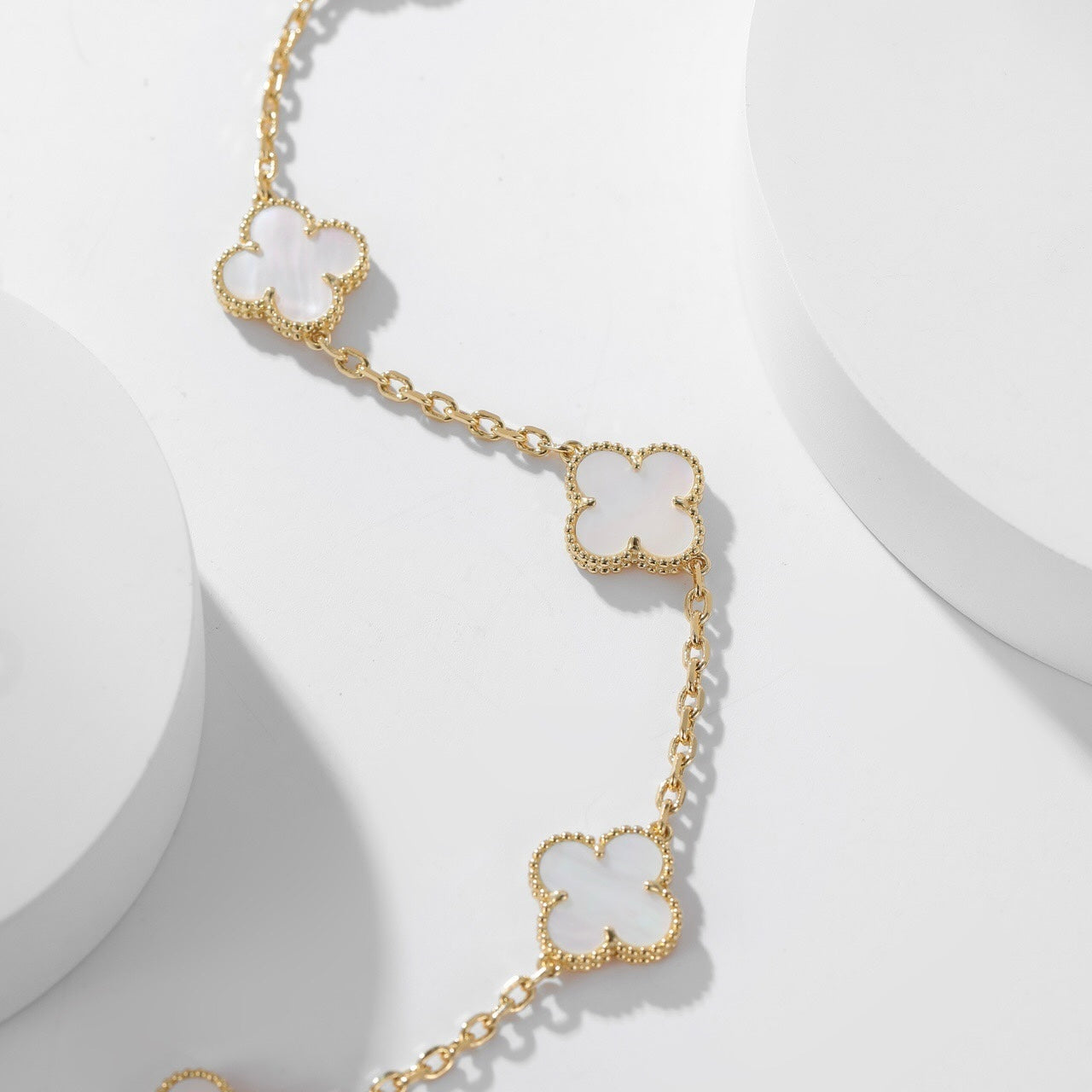 [RAFFINE]CLOVER 10 MOTIFS WHITE MOTHER OF PEARL NECKLACE