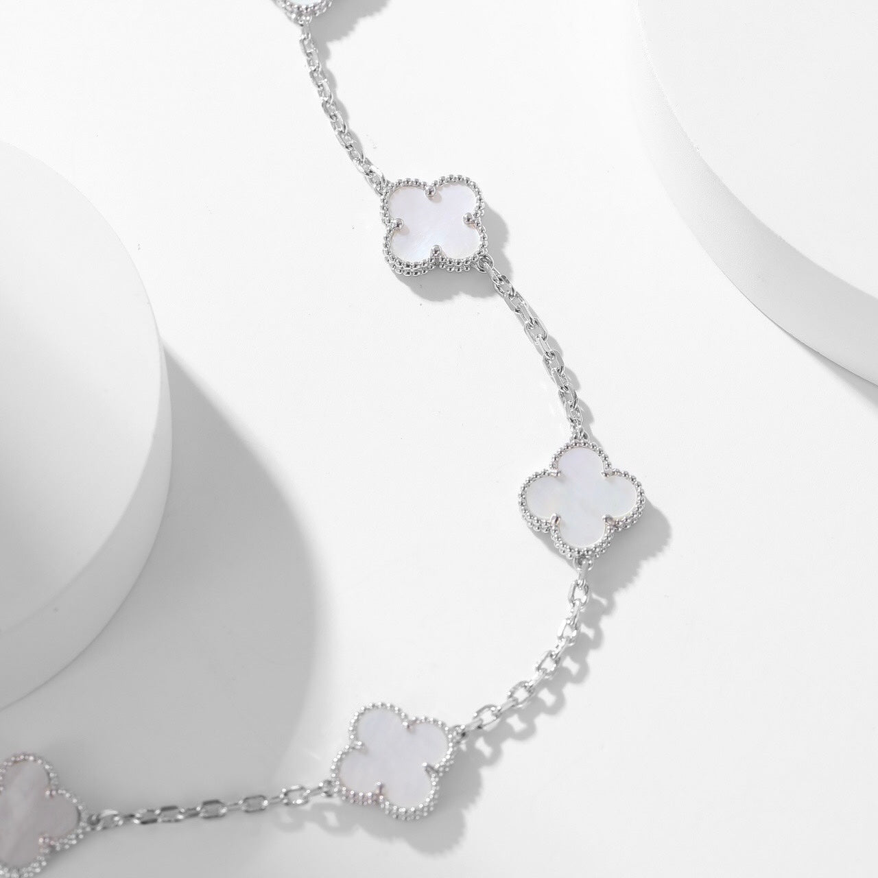 [RAFFINE]CLOVER 10 MOTIFS WHITE MOTHER OF PEARL NECKLACE