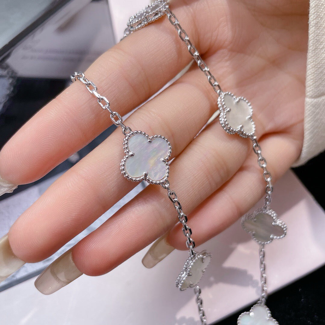[RAFFINE]CLOVER 10 MOTIFS WHITE MOTHER OF PEARL NECKLACE