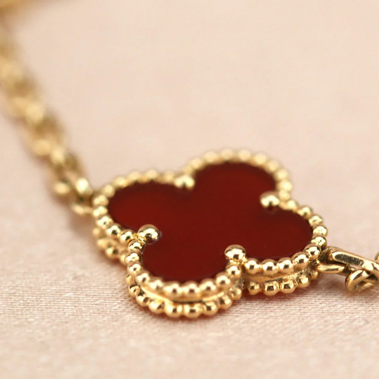 [RAFFINE] CLOVER 5 MOTIF RED CORNELIAN BRACELET COLLECTION