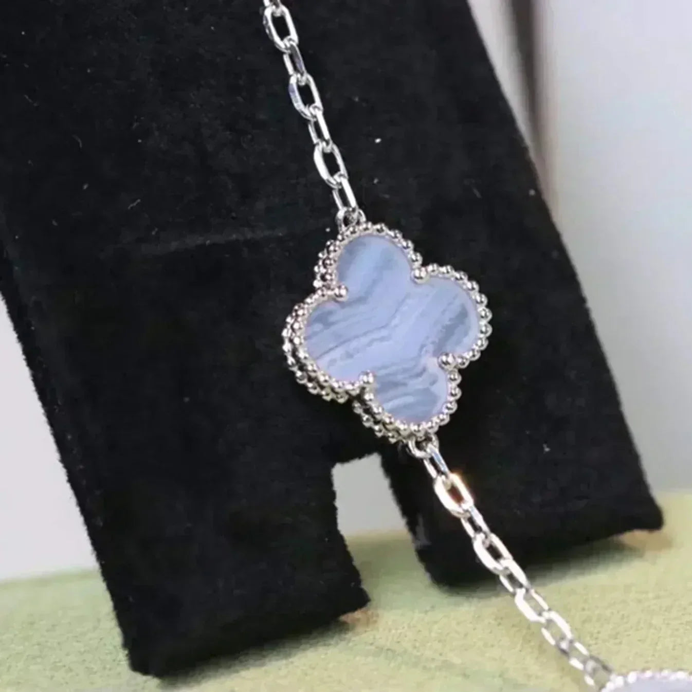 [RAFFINE] CLOVER 5 MOTIF PURPLE CHALCEDONY BRACELET COLLECTION