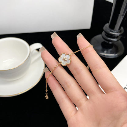 [RAFFINE]LUCKY  WHITE MOP  PLUM BLOSSOM NECKLACE