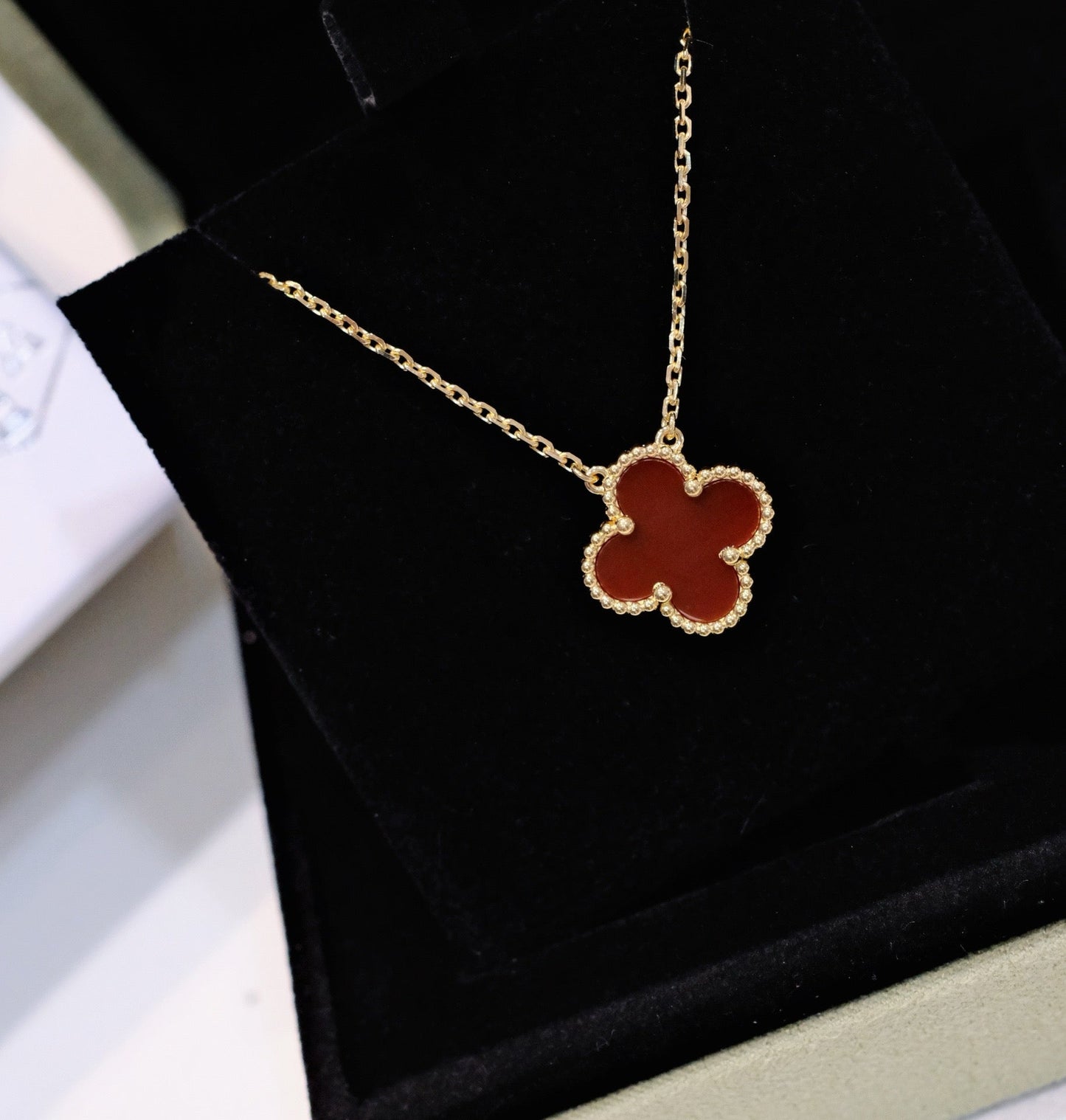 [RAFFINE]CLOVER 15MM CARNELIAN SINGLE FLOWER NECKLACE