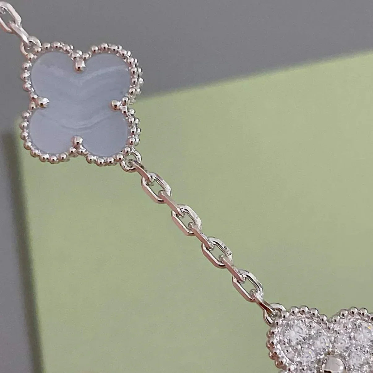 [RAFFINE] CLOVER 5 MOTIF PURPLE CHALCEDONY BRACELET COLLECTION
