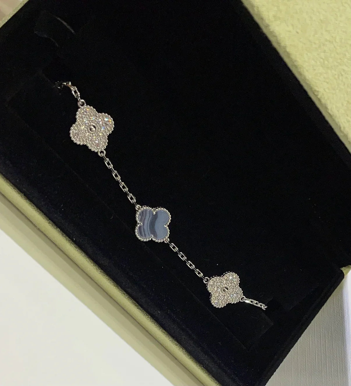 [RAFFINE] CLOVER 5 MOTIF PURPLE CHALCEDONY BRACELET COLLECTION