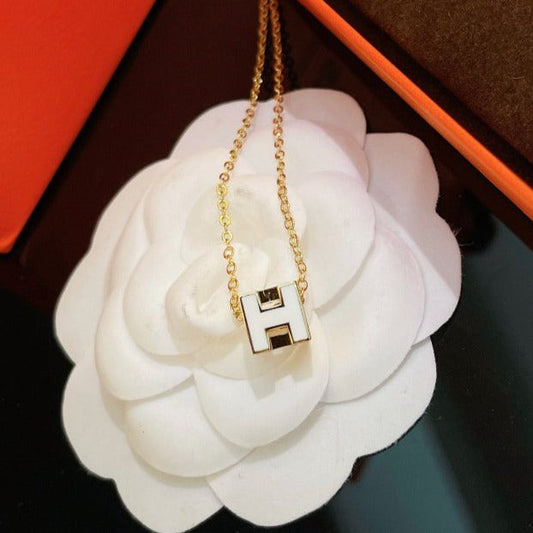 [RAFFINE]H WHITE SQUARE GOLD NECKLACE