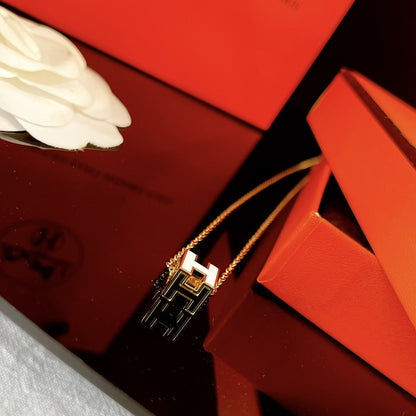 [RAFFINE]H WHITE SQUARE GOLD NECKLACE