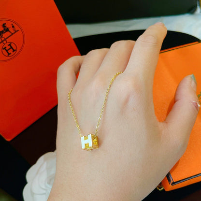 [RAFFINE]H WHITE SQUARE GOLD NECKLACE