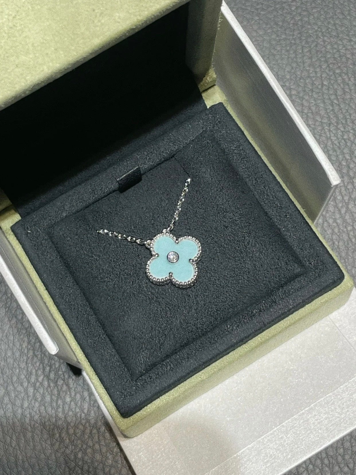 [RAFFINE]CLOVER 1 DIAMOND LIGHT BLUE SILVER NECKLACE