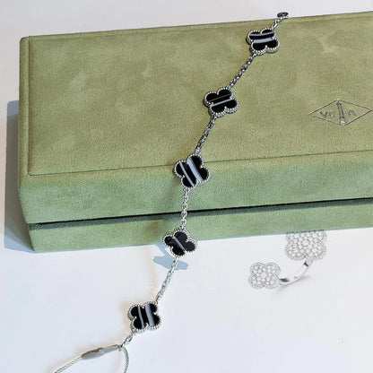 [RAFFINE] CLOVER 5 MOTIF PULSAR STONE BRACELET COLLECTION