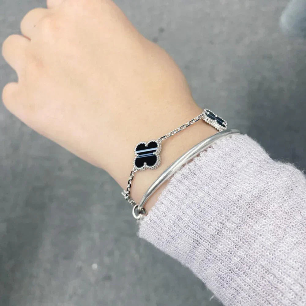 [RAFFINE] CLOVER 5 MOTIF PULSAR STONE BRACELET COLLECTION