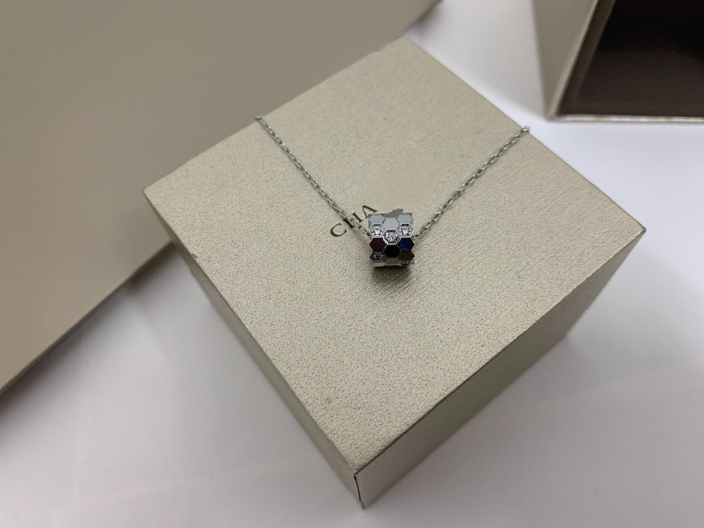 [RAFFINE]BEE LOVE DIAMOND NECKLACE
