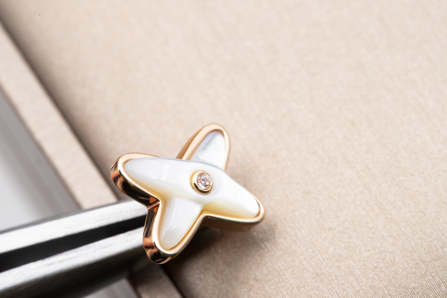 [RAFFINE]JEUX DE WHITE MOP ROSE GOLD DIAMOND EARRINGS