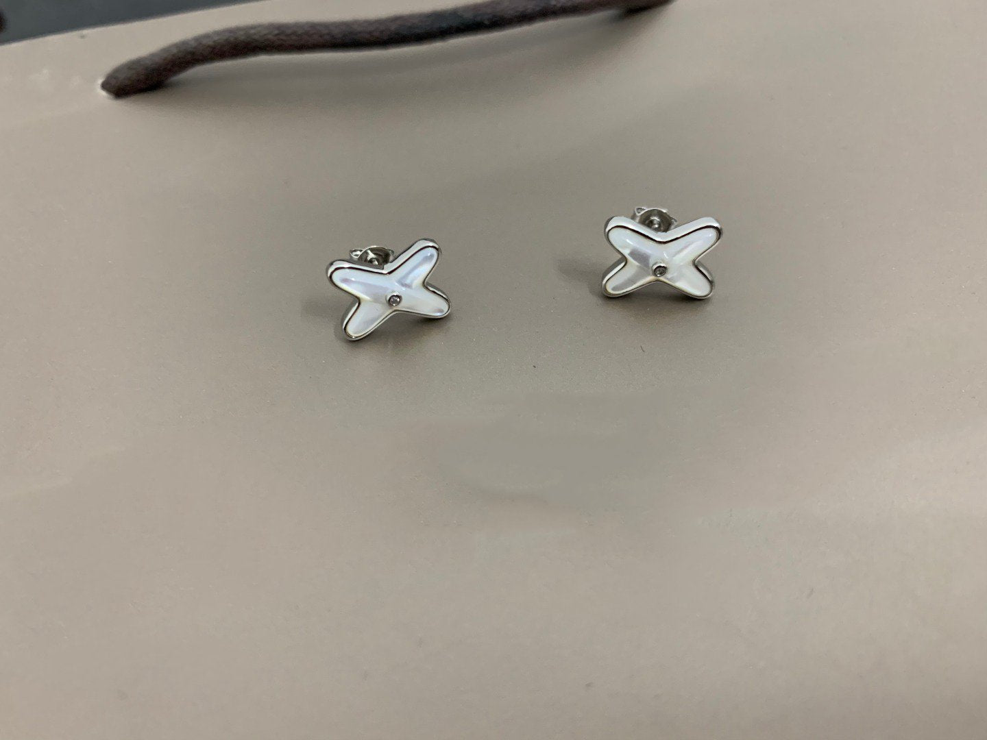 [RAFFINE]JEUX DE WHITE MOP SILVER DIAMOND EARRINGS