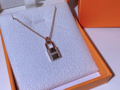 [RAFFINE]HM ADVANCED NICHE LOCK HEAD NECKLACE DIAMONDS