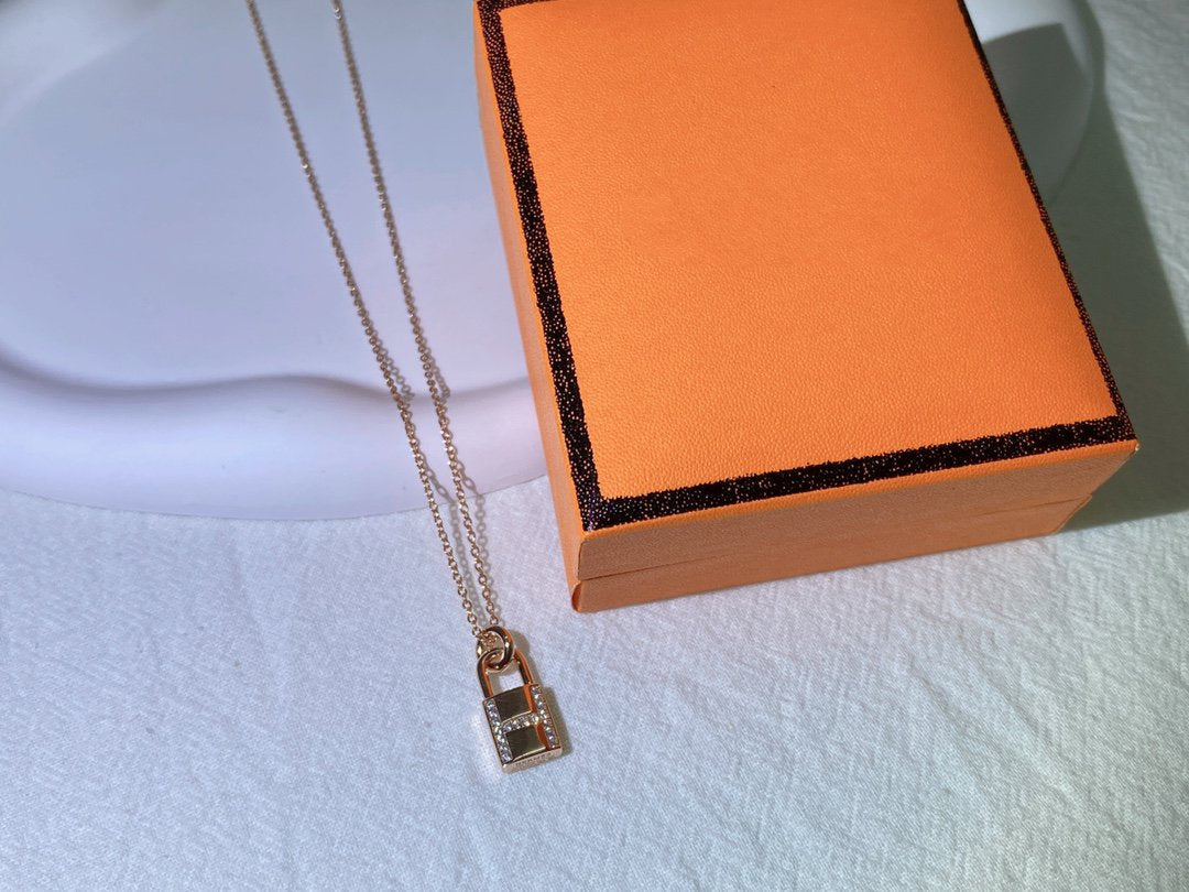 [RAFFINE]HM ADVANCED NICHE LOCK HEAD NECKLACE DIAMONDS