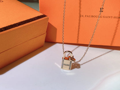 [RAFFINE]HM ADVANCED NICHE LOCK HEAD NECKLACE DIAMONDS
