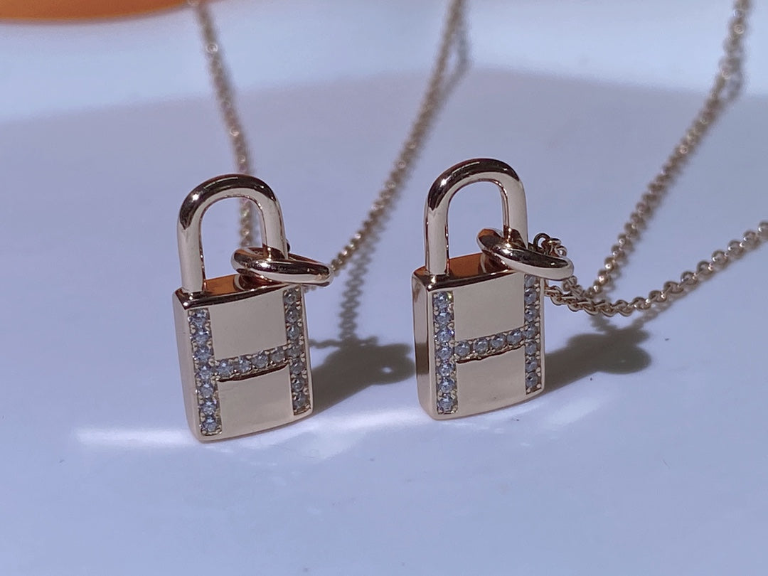 [RAFFINE]HM ADVANCED NICHE LOCK HEAD NECKLACE DIAMONDS