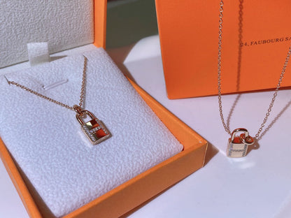 [RAFFINE]HM ADVANCED NICHE LOCK HEAD NECKLACE DIAMONDS