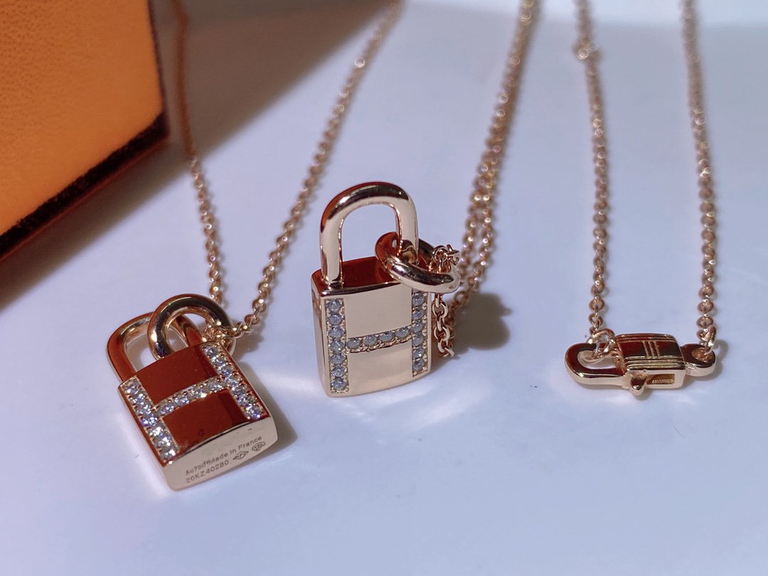 [RAFFINE]HM ADVANCED NICHE LOCK HEAD NECKLACE DIAMONDS