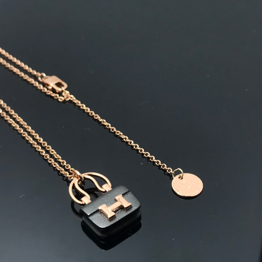 [RAFFINE]WOMEN'S HM AMULETTES CONSTANCE PENDANT NECKLACE