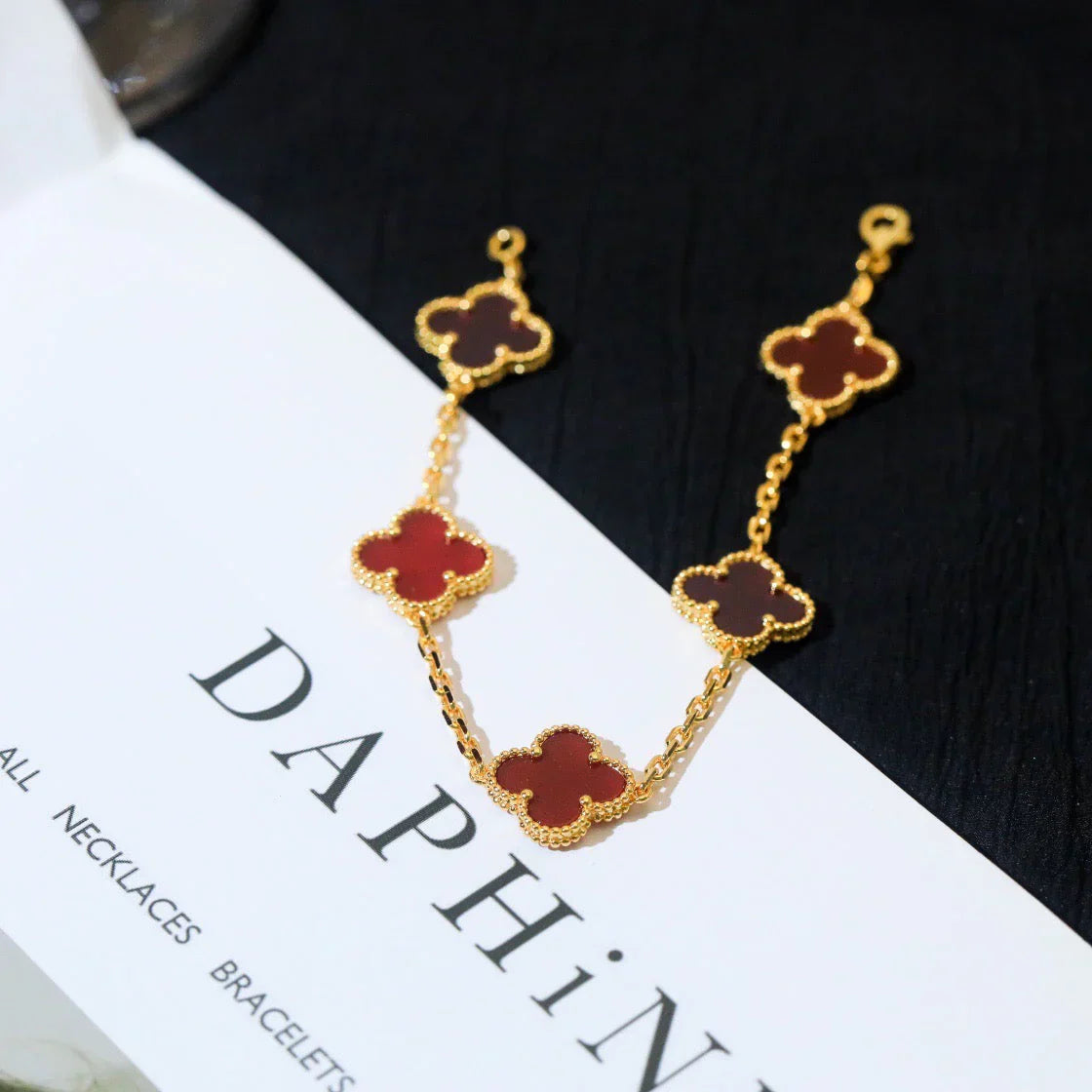 [RAFFINE] CLOVER 5 MOTIF RED CORNELIAN BRACELET COLLECTION