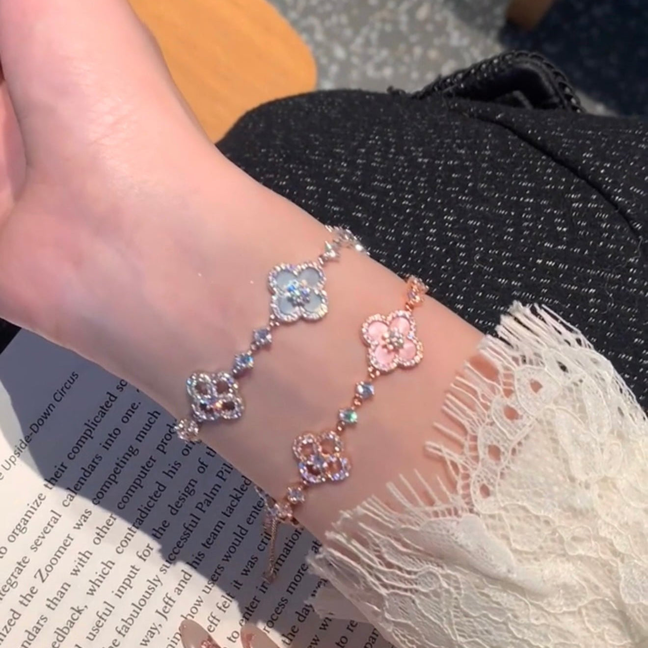 [RAFFINE]CLOVER 5 MOTIF PINK BLUE RED WHITE BRACELET