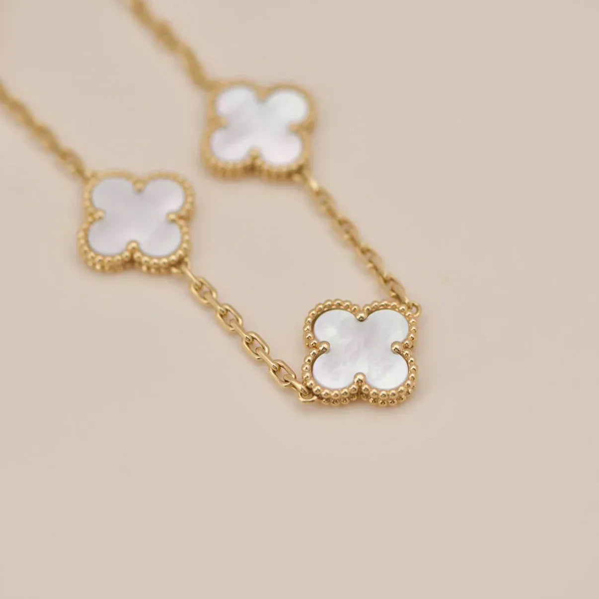 [RAFFINE]CLOVER WHITE PEARL MOP 5 MOTIF BRACELET COLLECTION