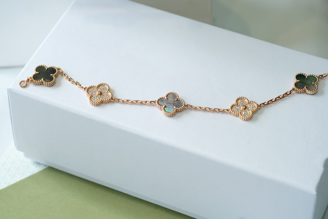 [RAFFINE] CLOVER 5 MOTIF GRAY MOP BRACELET COLLECTION