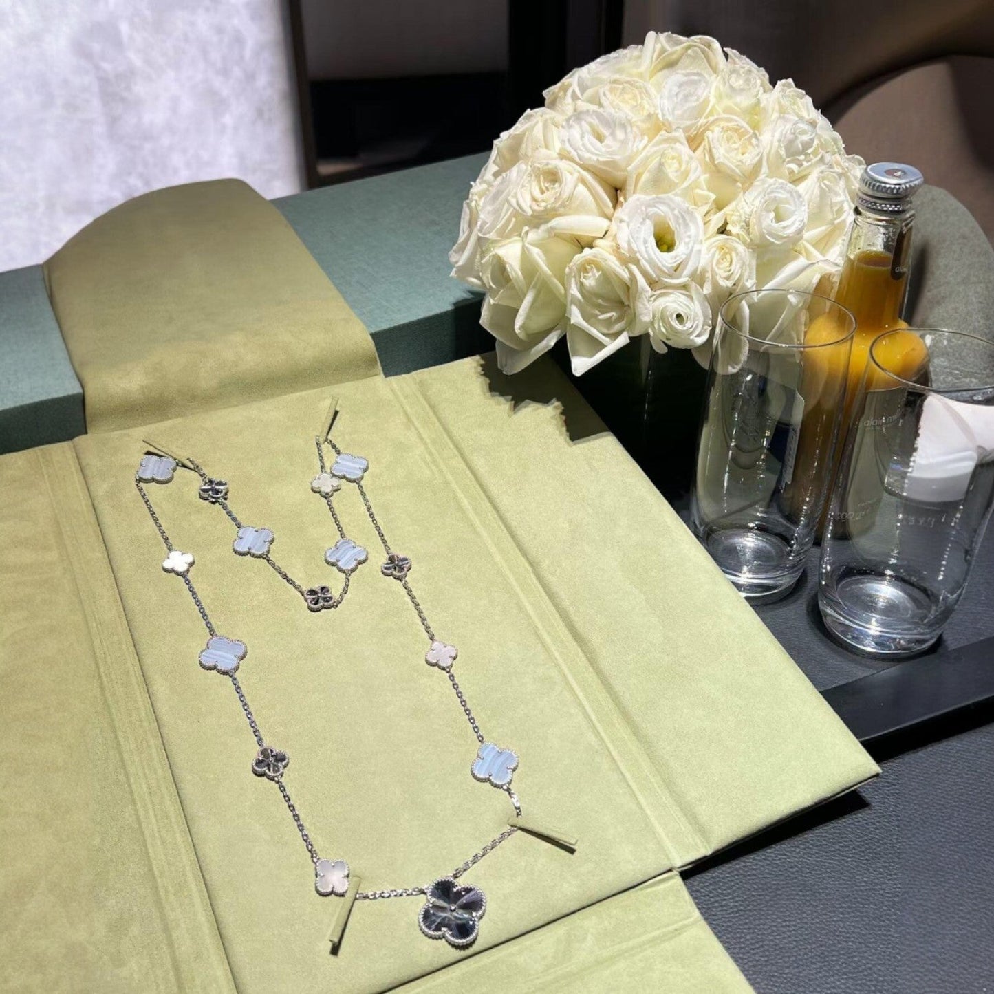 [RAFFINE]DETACHABLE CLOVER 15(11+4) FLOWER SILVER NECKLACE SET