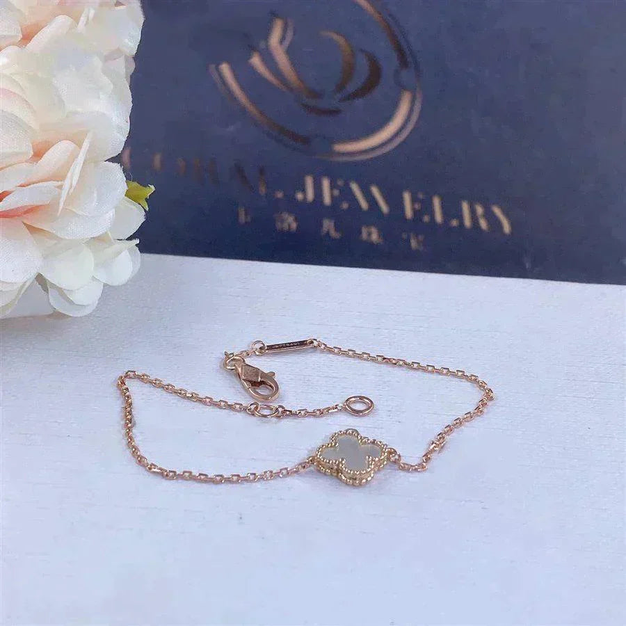 [RAFFINE]CLOVER WHITE MOP SINGLE FLOWER BRACELET