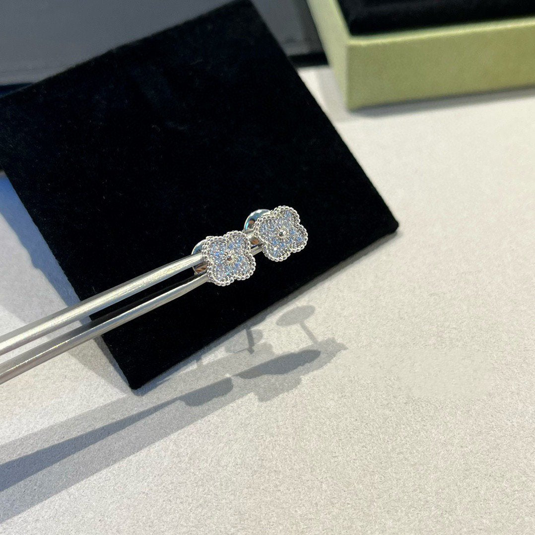 [RAFFINE]CLOVER MINI DIAMOND STUD EARRINGS