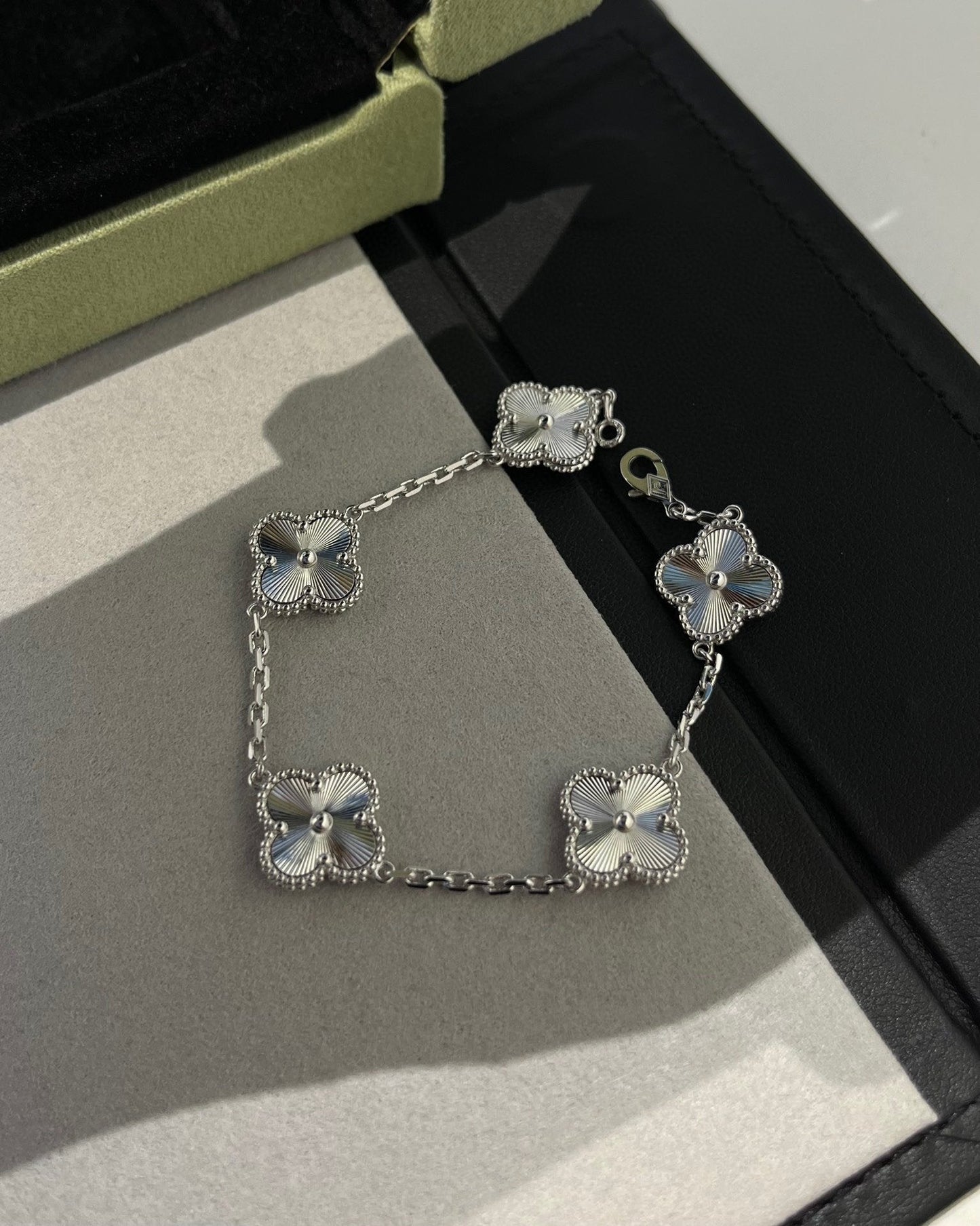 [RAFFINE] CLOVER 5 MOTIF LASER BRACELET COLLECTION
